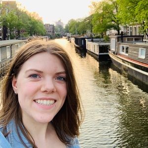 Meet your Posher, Maura